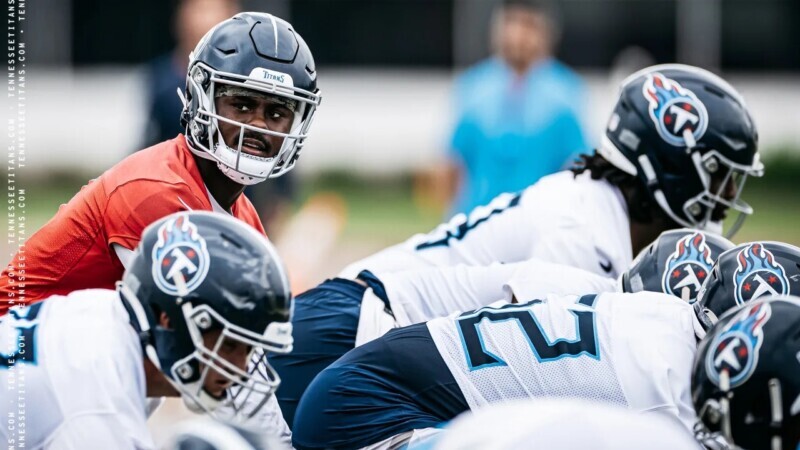 Tennessee Titans quarterback Malik Willis (7) tries to pass under